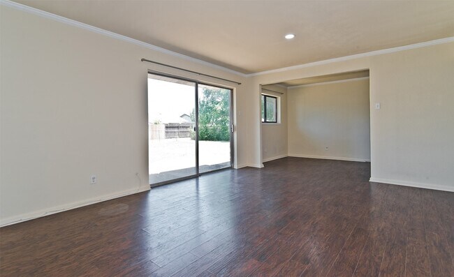 Building Photo - 502 Campfire Dr