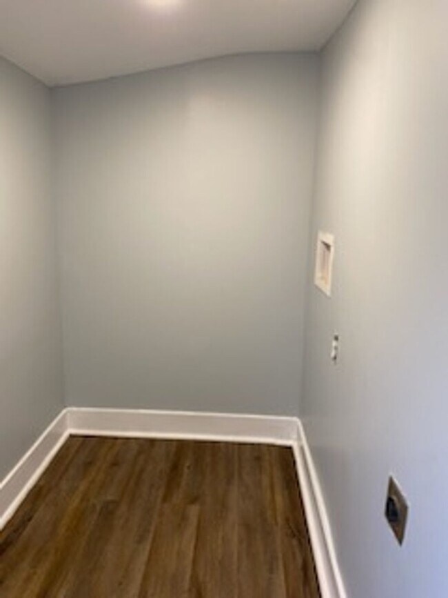 Building Photo - 142-144-144 W Park Ave