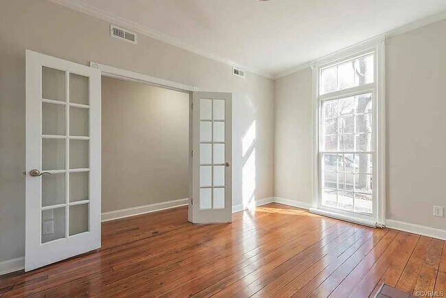 Building Photo - 2 N Plum St