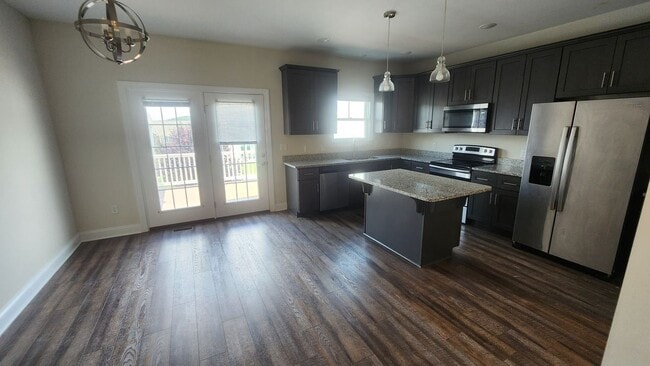 Building Photo - 2219 Deyerle Ave