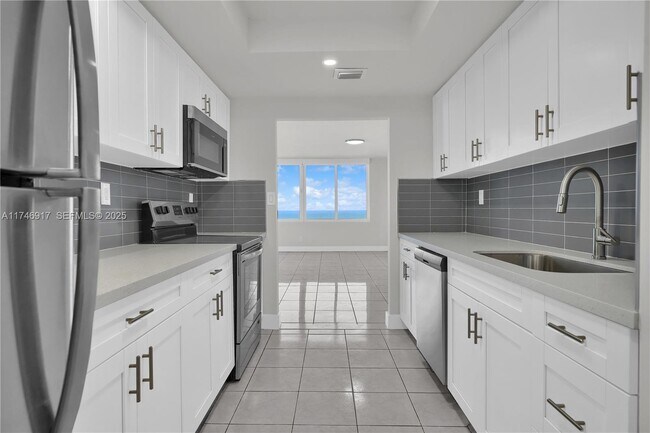 Building Photo - 5401 Collins Ave