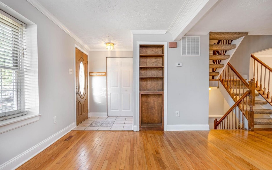 Foyer - 218 Maple Wreath Ct