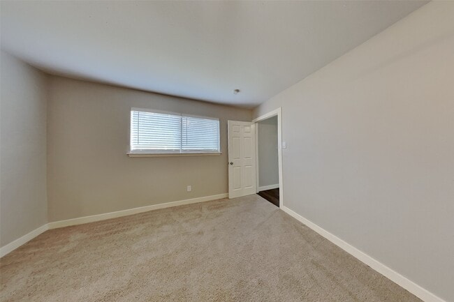 Building Photo - 16 W Bigelow Oak Ct