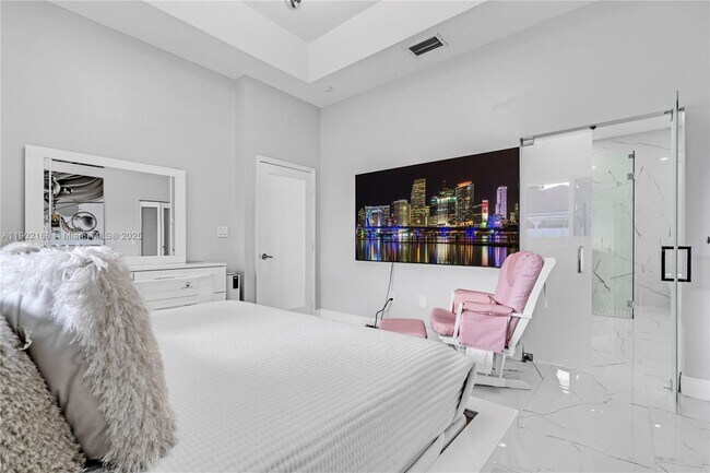 Building Photo - 15822 SW 140th St