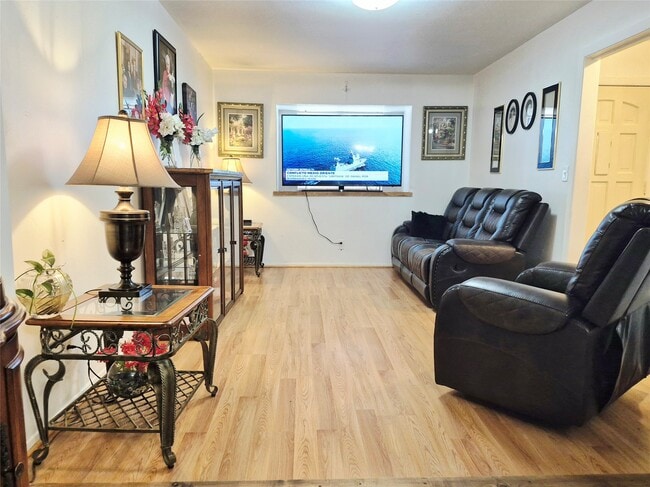 Building Photo - 854 Shawnee St