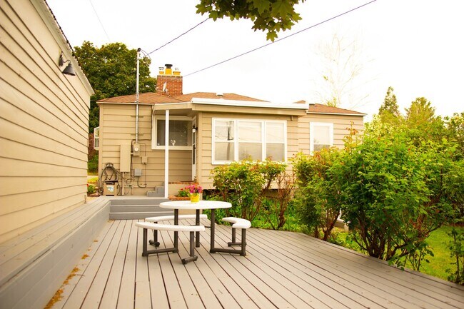 Building Photo - Beautiful Home Near Franklin Park