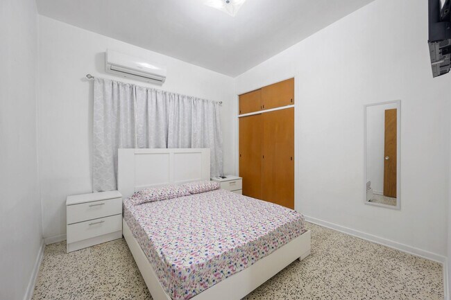 Building Photo - 13945 N Miami Ave