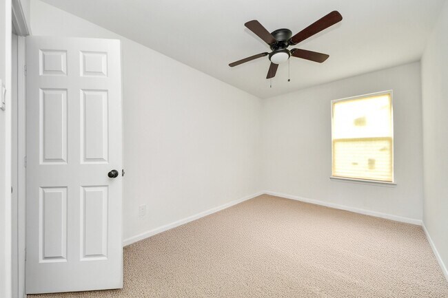 Building Photo - 4613 Ireland St