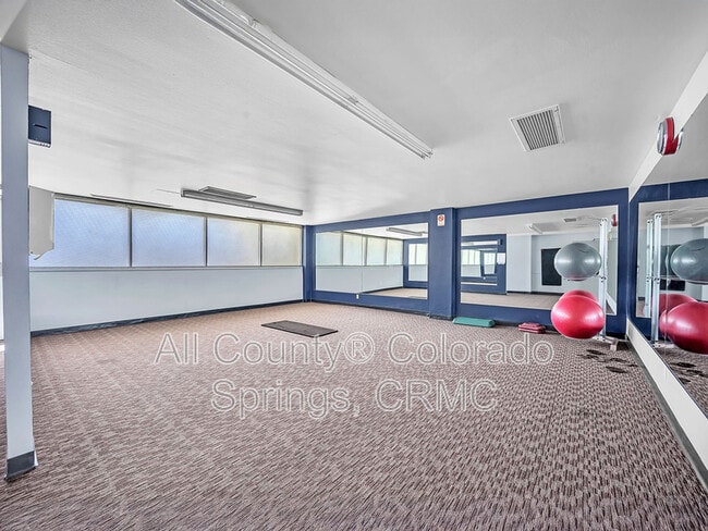 Building Photo - 411 Lakewood Cir