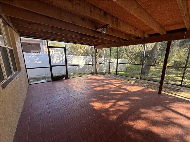 Building Photo - 1976 Willow Wood Dr