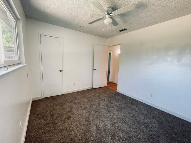 Building Photo - $250 off First Months' Rent!!