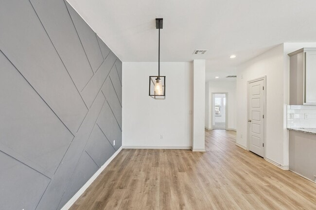 Building Photo - Stunning 4-Bed Home in Deer Creek Schools with Open Floorplan & Community Amenities