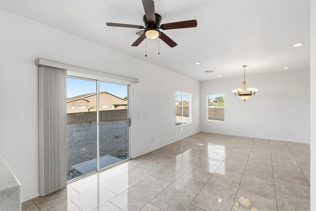 Building Photo - 4821 E Twinflower Pl