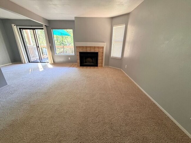 Building Photo - Reno Riverfront Condo - Single Story with Garage