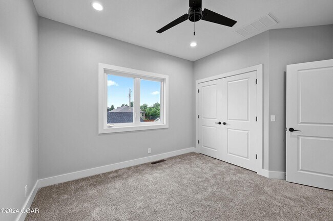 Building Photo - 2836 E 15th St