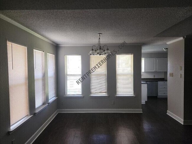 Building Photo - 1805 Dorchester St