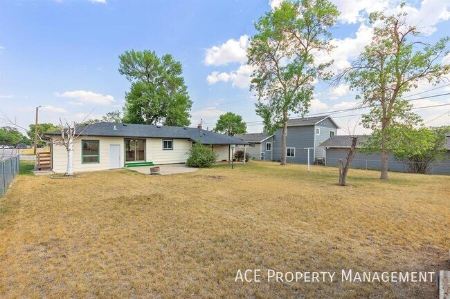 Building Photo - 209 Wedgewood Dr