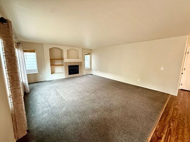 Building Photo - Stunning 4 bedroom/ 2.5 bath home with 2 car Attached Garage in Fort Collins, Colorado