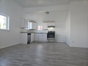 Building Photo - 703