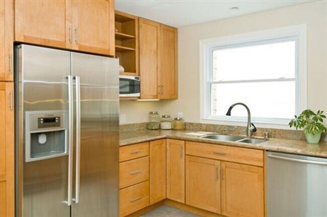 Building Photo - Ashbury Heights: Bright, Remodeled & Unfur...