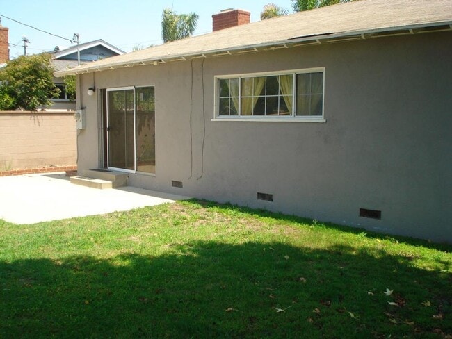 Building Photo - TORRANCE 3 BEDROOM 2 BATHROOM HOUSE FOR LEASE! AVAILABLE 4/1