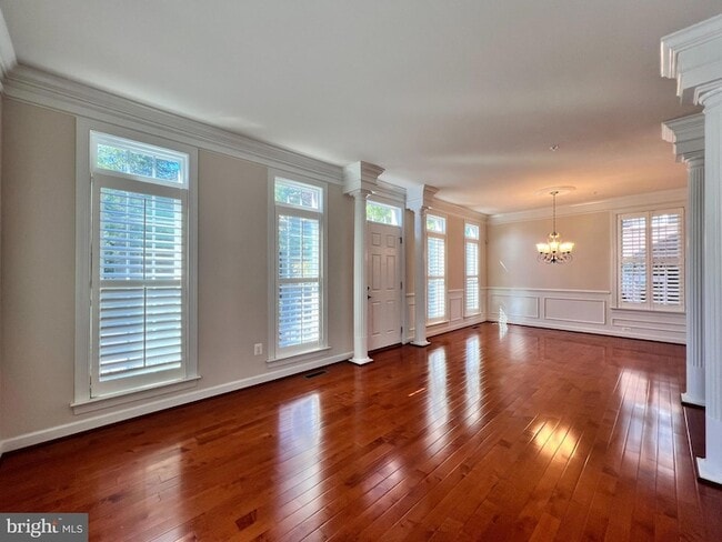 Building Photo - 376 Parkview Ave