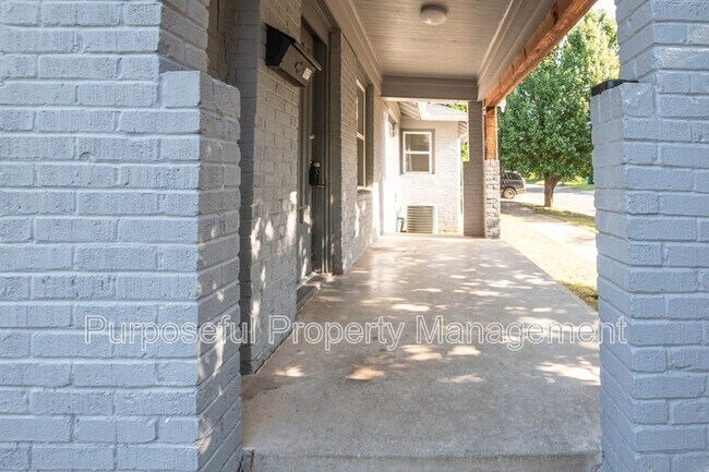 Building Photo - 1422 NW 22nd St