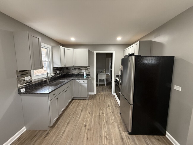 Building Photo - 7616 S Lorel Ave