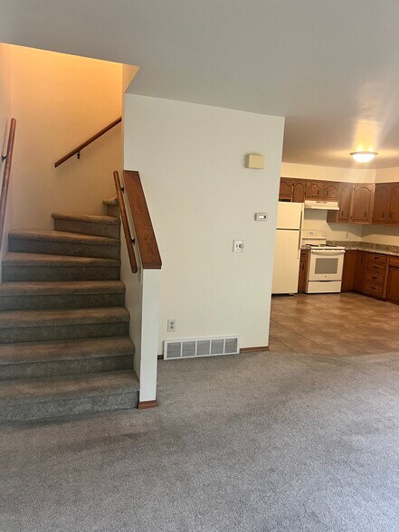 Building Photo - 23 Hollyhock Ct