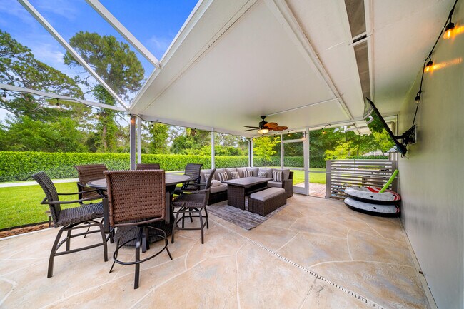 Building Photo - 7903 Plantation Lakes Dr