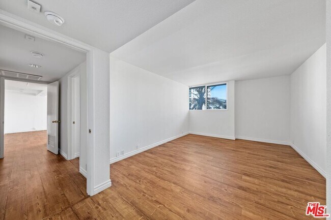 Building Photo - 10535 Wilshire Blvd
