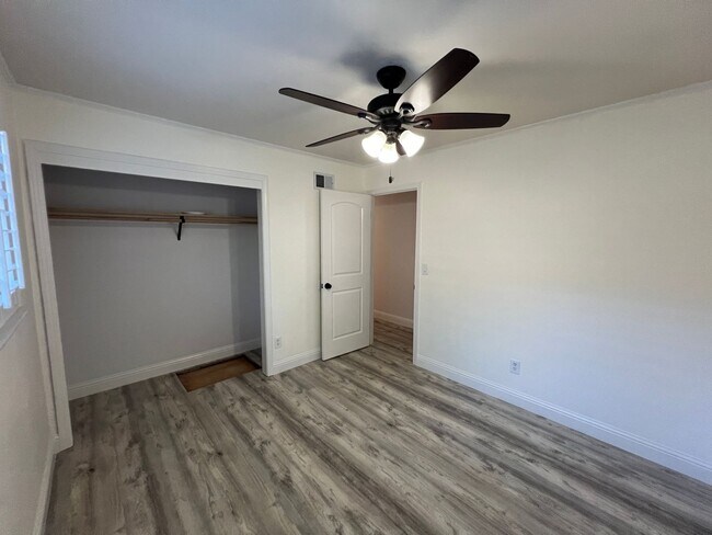 Building Photo - 5753 Mohican Dr