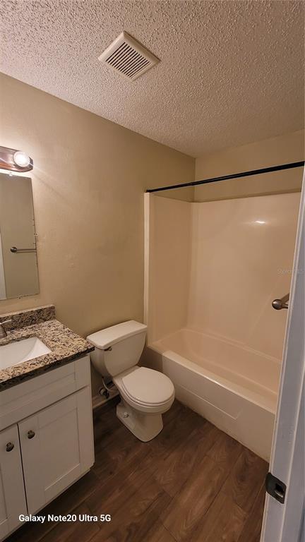 Building Photo - 640 Golden Raintree Pl
