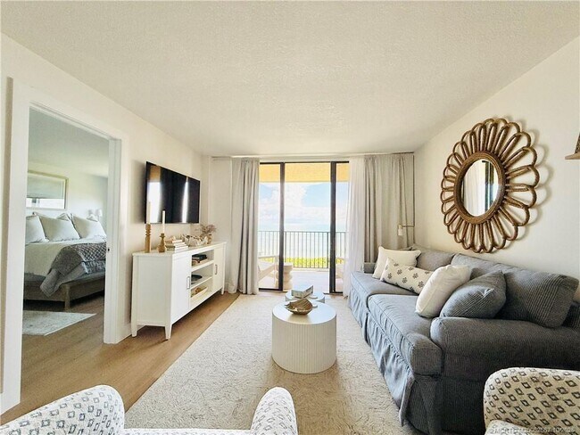 Building Photo - 7370 S Ocean Dr