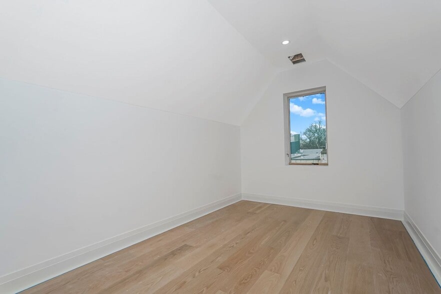 Building Photo - 421 78th St