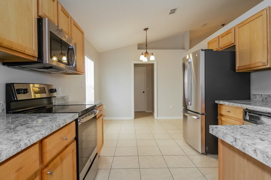 Building Photo - 4650 Salamander St