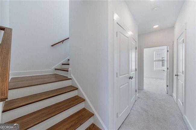 Building Photo - 1032 Robert Smalls Wy