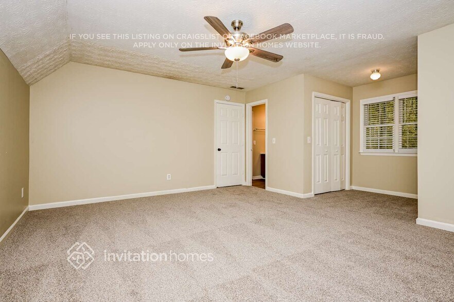 Building Photo - 4721 W Lake Dr SE