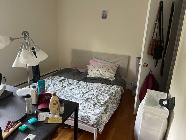 Building Photo - 2-bed w/heat & parking MT AUBURN