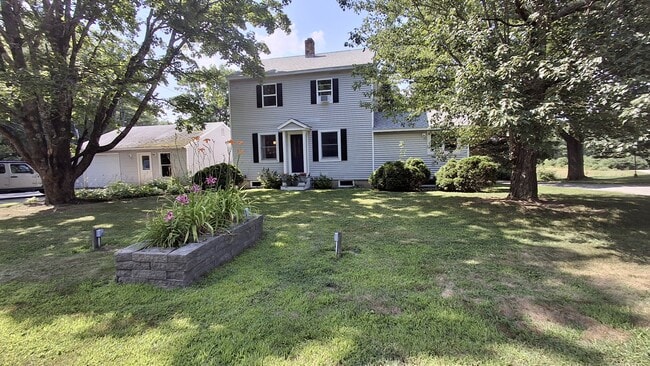 Primary Photo - 574 Main St