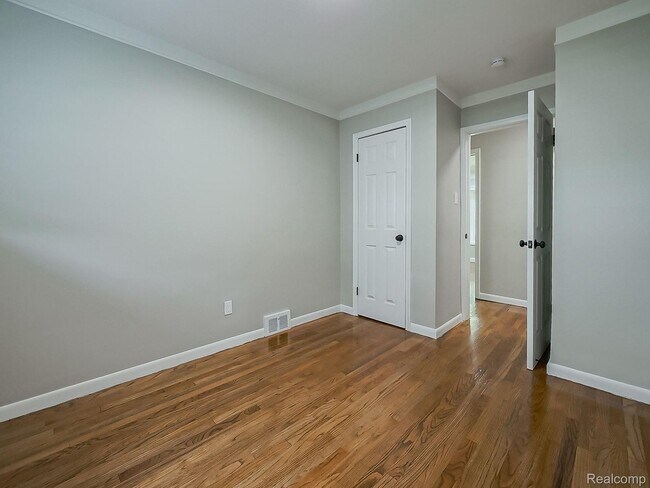 Building Photo - $2300 3 bed 2 bath bungalow