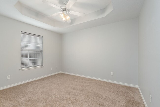 Building Photo - AVAILABLE AUGUST 2026 - Charming 3 bed/ 2 ...