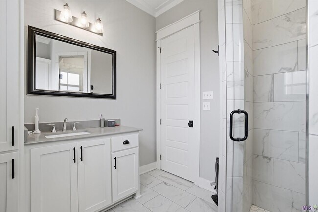 Building Photo - 421 St Thomas Ln