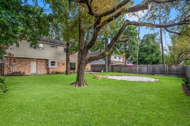 Building Photo - 11715 Park Creek Dr