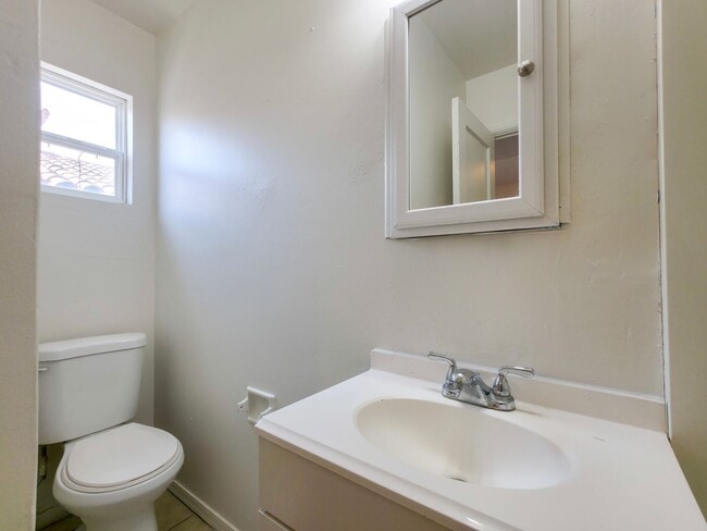 Building Photo - Cozy 1-bedroom / 1-bathroom Apartment Available for Lease in Yuma, AZ!