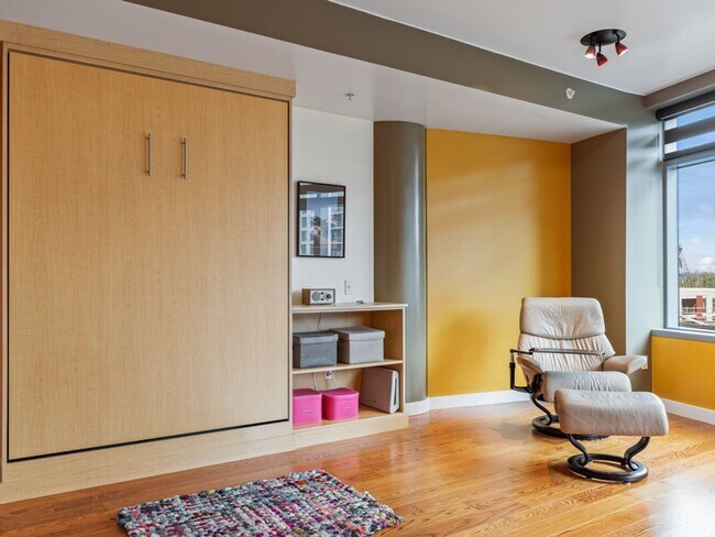 Building Photo - John Ross - 8th floor south waterfront studio w/parking/most utilities/concierge