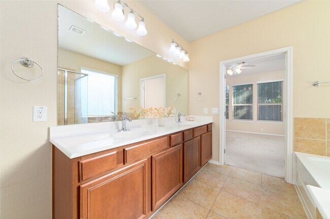 Building Photo - 6403 Guilford Glen Ln