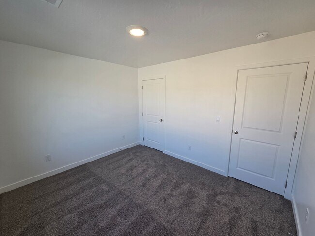 Building Photo - Discover Your Washington Dream Home!