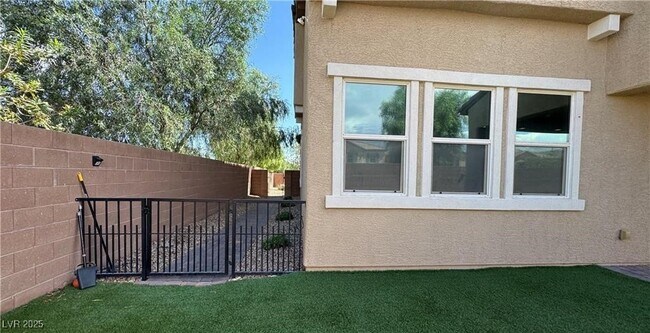 Building Photo - 6387 Ashland Crst St