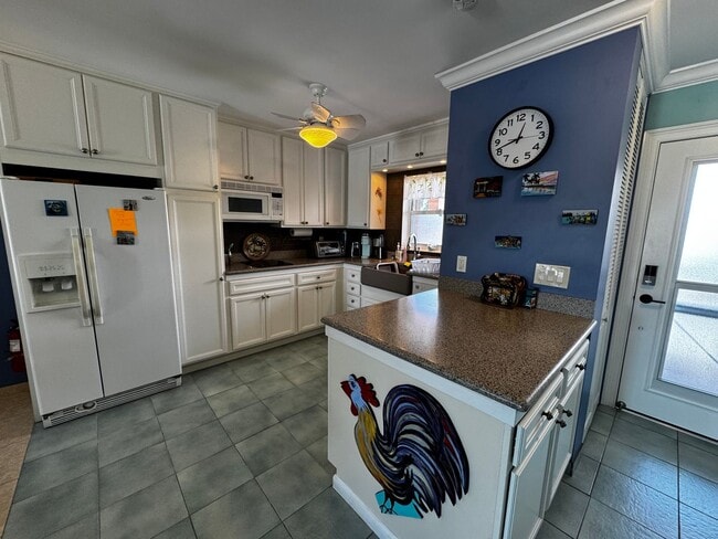 Building Photo - Oceanfront Condo!